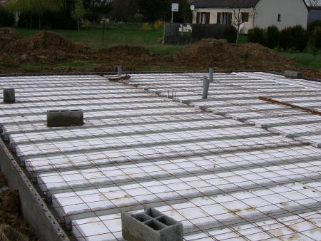 Du polystyr�ne te de la ferraille � perte de vue