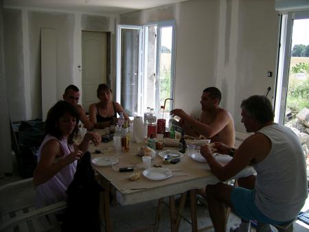 R�union de famille sur le chantier